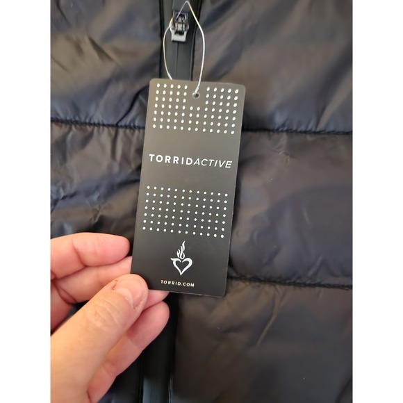 NWT Torrid Jacket 2X Black Active Puffer Full Zip Hooded Lightweight Rain Coat - Picture 8 of 9